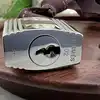 cadenas hermès argenté avec 2 clès