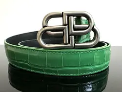 ceinture balenciaga en cuir embossé crocodile vert avec logo bb argenté vieilli taille 70