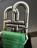 ceinture balenciaga en cuir embossé crocodile vert avec logo bb argenté vieilli taille 70