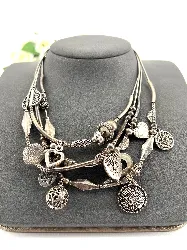 collier gas en métal multi rangs et breloques