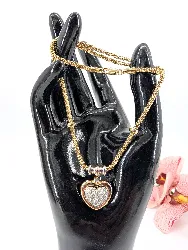 collier orné d'un pendentif coeur en 2 ors pavé de petits diamants d'environ 0,69ct au total or 750 millième (18 ct) 10,85g