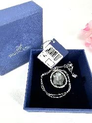 collier swarovski avec pendentif en cristal noir facetté chaîne argentée