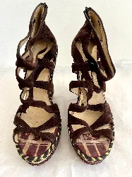 espadrilles louboutin en cuir suédé marron et détails dorés