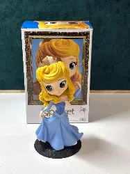 figurine q posket – disney – la belle au bois dormant – aurore en robe bleue