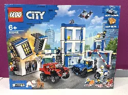 lego® city police 60246 le commissariat de police