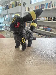 peluche pokémon noctali - pokémon center - nintendo