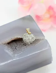 pendentif coeur en 2 ors avec une pavage de petits diamants or 750 millième (18 ct) 2,12g