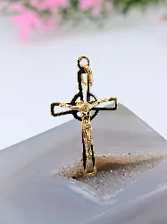 pendentif croix motif vidé or 750 millième (18 ct) 3,02g