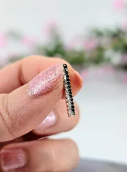 pendentif ornée d'une linge de diamants blancs et une ligne de moissanite noire or 750 millième (18 ct) 0,75g