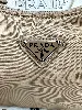 sac à chaîne prada re-édition 2005 en toile beige avec bandoulière et porte monnaie