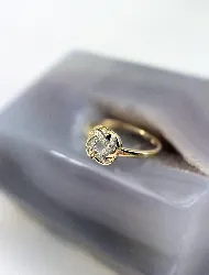 bague en 2 ors motif spiral sertie de petits diamants or 375 millième (9 ct) 1,36g