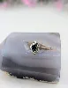 bague marguerite en or blanc centrée d'un saphir entouré de 8 petits diamants taille 8/8  or 750 millième (18 ct) 2,76g