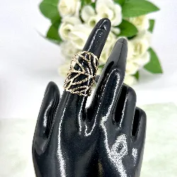 bague motif feuille martelée en acier doré