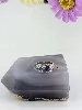 bague or blanc orné de 3 saphirs épaulés de 2 lignes de diamants or 750 millième (18 ct) 6,01g