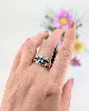 bague or blanc orné de 3 saphirs épaulés de 2 lignes de diamants or 750 millième (18 ct) 6,01g
