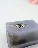 bague rubans croisés en or blanc sertie de petits diamants noirs et blancs or 585 millième (14 ct) 1,28g