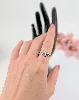 bague rubans croisés en or blanc sertie de petits diamants noirs et blancs or 585 millième (14 ct) 1,28g