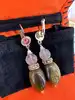 boucles d'oreilles pendantes satellite paris en métal doré, oeil de tigre et quartz rose