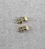 boucles d'oreilles puces fleur pavé d'oxydes