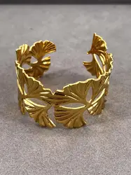 bracelet manchette motif feuille de ginkgo en acier doré