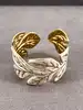 bracelet manchette motif feuille en émail blanc et en métal doré