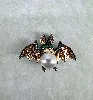 broche chave-souris avec oxydes et perle synthétiaue