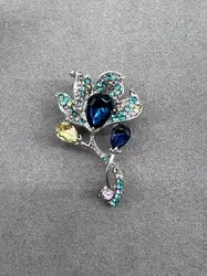 broche fleur pavé d'oxydes
