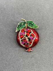 broche grenadeen émail avec oxydes