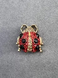 broche motif coccinelle pavée d'oxydes