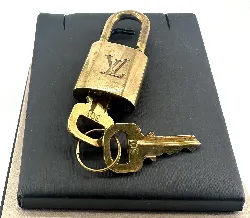 cadenas louis vuitton avec deux clés