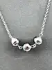 collier en argent ornée de trois perles noir argent 925 millième (22 ct) 5,69g