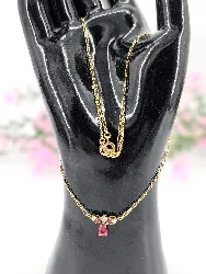 collier maille cheval orné d'un pendentif serti de rubis et diamants or 750 millième (18 ct) 3,77g
