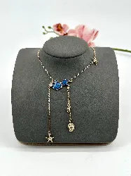 collier orné des pendentifs aux éléments marins distincts