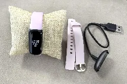 fitbit inspire 3 - noir - tracker d'activités avec bracelet - bonheur des lilas - taille du poignet : jusque 221 mm - bluetooth