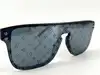 lunettes de soleil louis vuitton waimea noir monogram z1082w avec détails cloutés en métal argenté