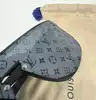 lunettes de soleil louis vuitton waimea noir monogram z1082w avec détails cloutés en métal argenté