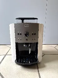 machine à café automatique krups arabica ea811e10 avec broyeur et mousseur à lait