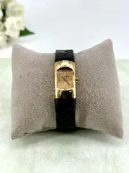 montre dior diorific mouvement quartz, boîtier en plaqué or et bracelet en caoutchou