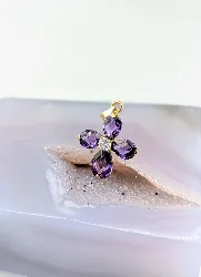 pendentif croix en améthystes facettées centré d'un oxyde or 750 millième (18 ct) 1,98g
