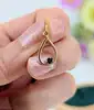 pendentif forme goutte d'eau en or orné d'un saphir or 750 millième (18 ct) 0,49g