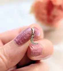 pendentif lune orné de petits diamants or 375 millième (9 ct) 0,20g