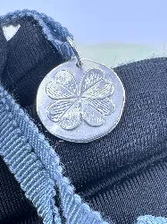 pendentif/médaille le trèfle arthus bertrand  argent 925 millième (22 ct) 1,98g