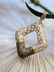 pendentif motifs ajourés serti de pierres marrons or 750 millième (18 ct) 3,91g
