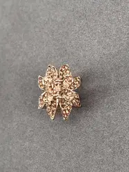 pince à cheveux doré pavé d'oxydes en métal doré
