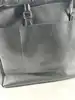 porte-documents prada en cuir noir saffiano sans bandoulière