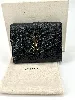 portefeuille saint laurent en cuir noir matelasé grain de poudre avec logo doré