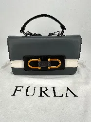sac bose bee furla bellaria en cuir gris avec une bandoulière amovible