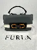 sac bose bee furla bellaria en cuir gris avec une bandoulière amovible