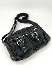 sac longchamp en cuir noir et détails argentés