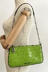 sac porté épaule michael kors empire en cuir effet crocodile vert pomme avec détails argentés